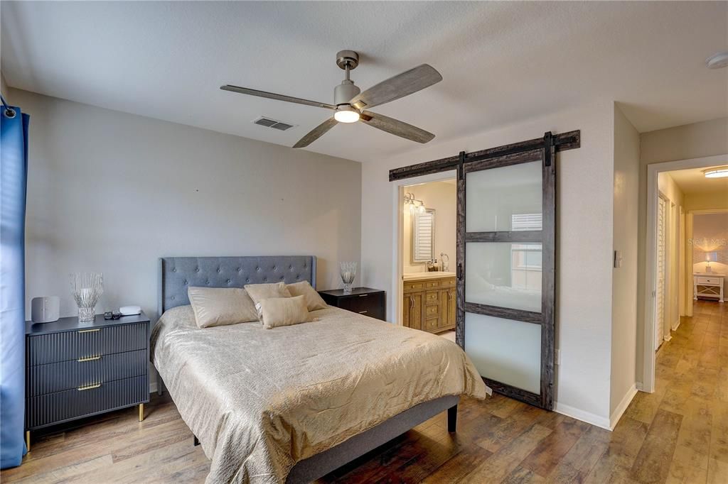 Под контрактом: $299,900 (3 спален, 2 ванн, 1578 Квадратных фут)