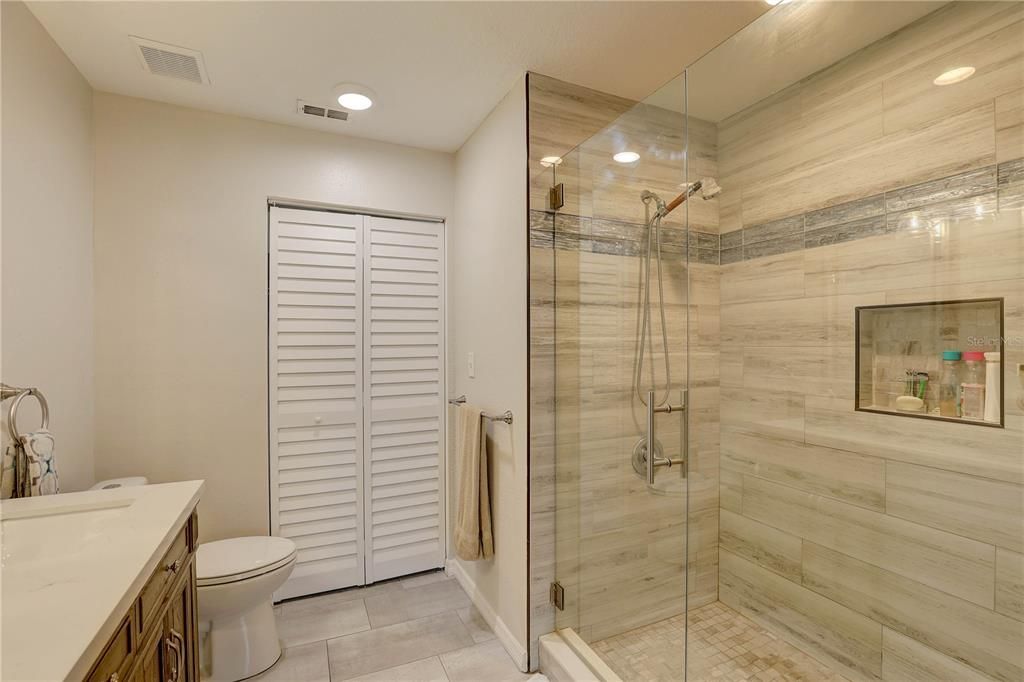 Под контрактом: $299,900 (3 спален, 2 ванн, 1578 Квадратных фут)