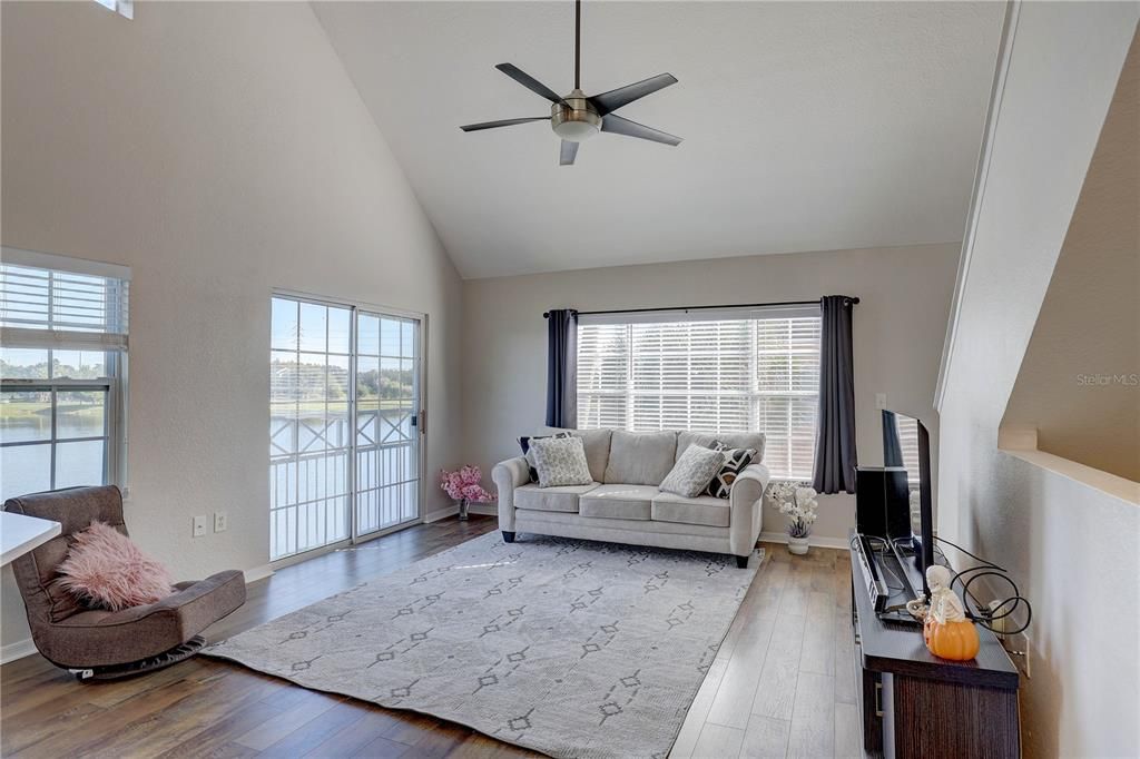 Под контрактом: $299,900 (3 спален, 2 ванн, 1578 Квадратных фут)