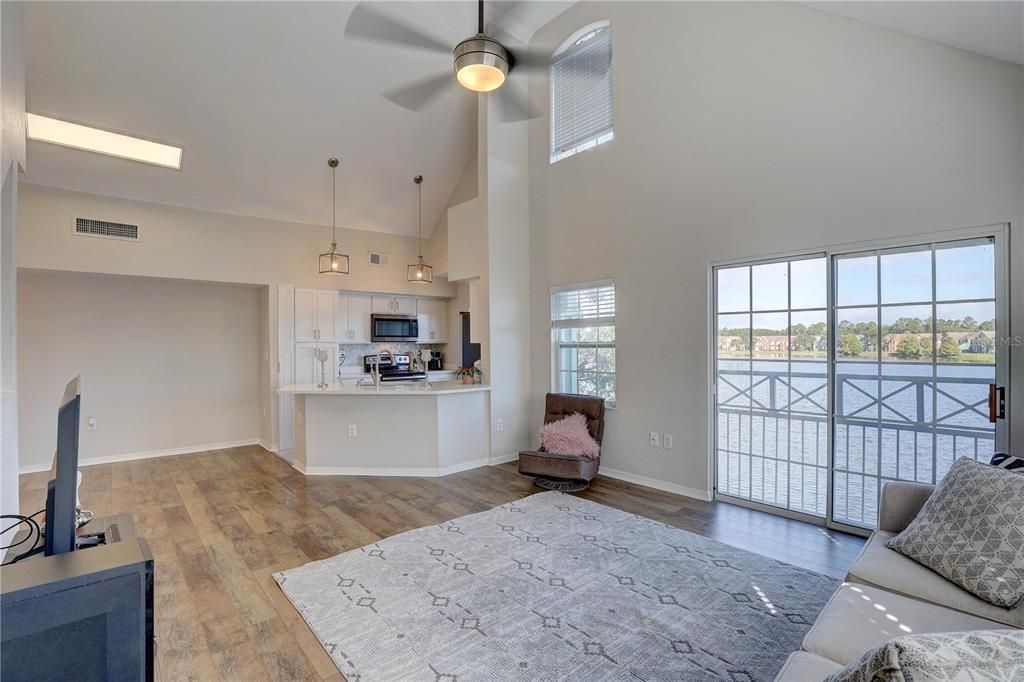 Под контрактом: $299,900 (3 спален, 2 ванн, 1578 Квадратных фут)