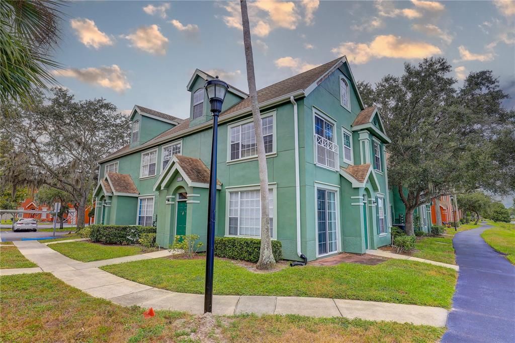 Под контрактом: $299,900 (3 спален, 2 ванн, 1578 Квадратных фут)