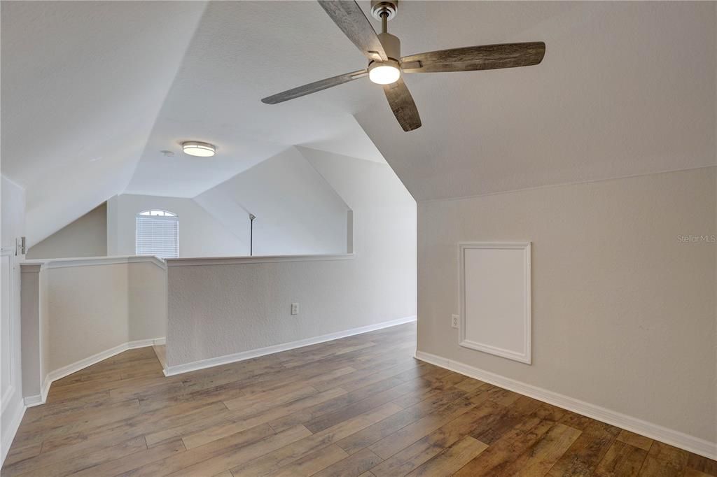 Под контрактом: $299,900 (3 спален, 2 ванн, 1578 Квадратных фут)