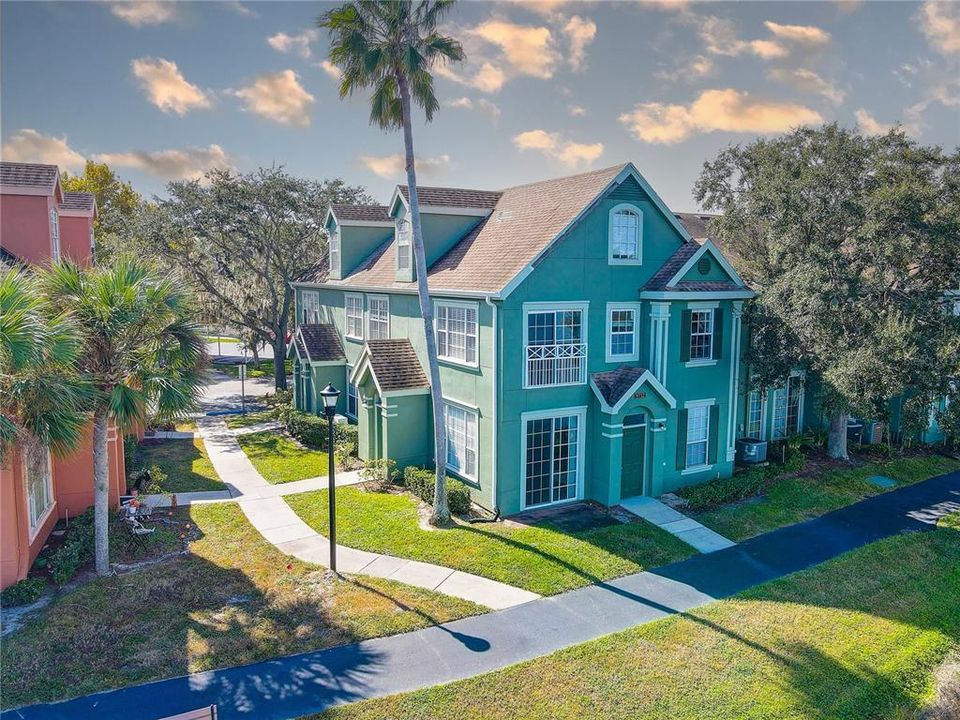 Под контрактом: $299,900 (3 спален, 2 ванн, 1578 Квадратных фут)