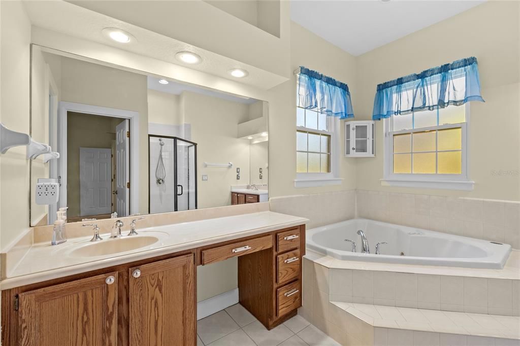 Active With Contract: $700,000 (4 beds, 3 baths, 2904 Square Feet)