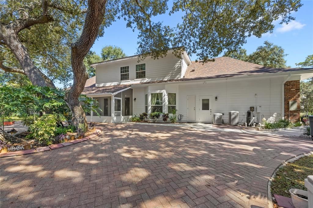 Active With Contract: $700,000 (4 beds, 3 baths, 2904 Square Feet)