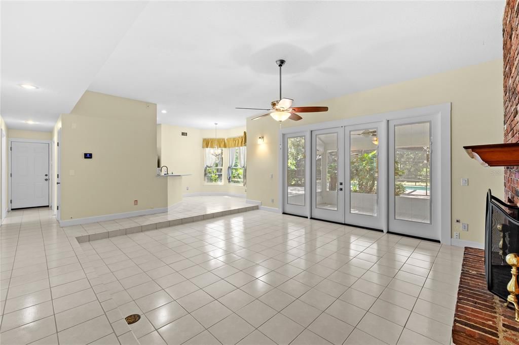 Active With Contract: $700,000 (4 beds, 3 baths, 2904 Square Feet)