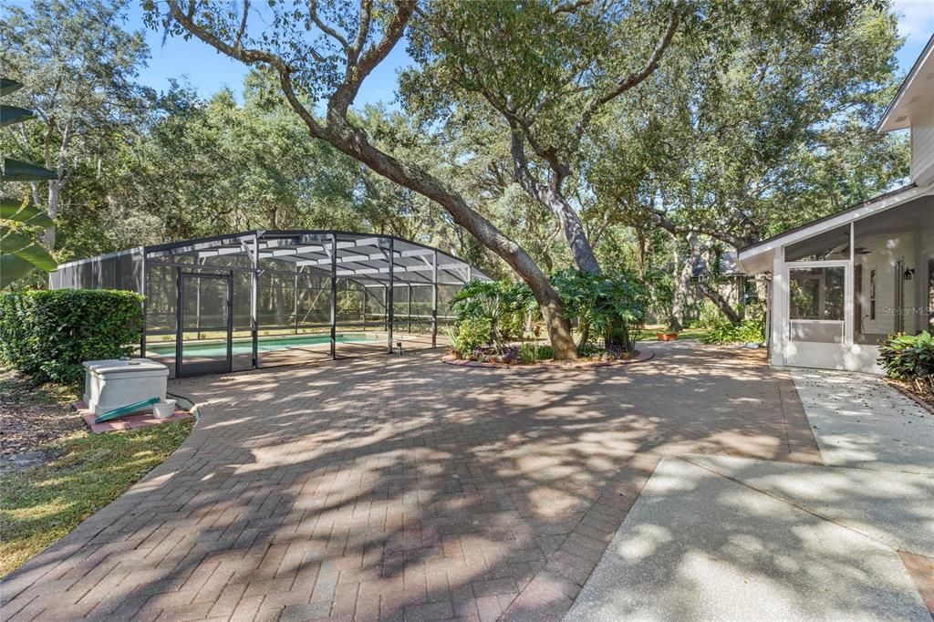 Active With Contract: $700,000 (4 beds, 3 baths, 2904 Square Feet)