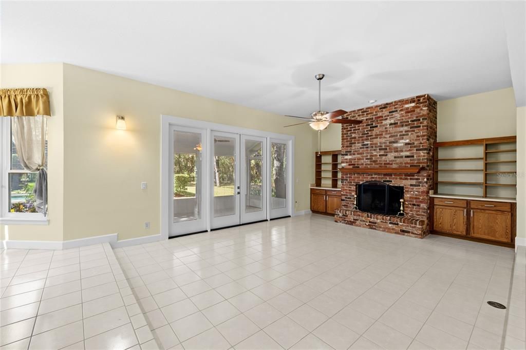 Active With Contract: $700,000 (4 beds, 3 baths, 2904 Square Feet)