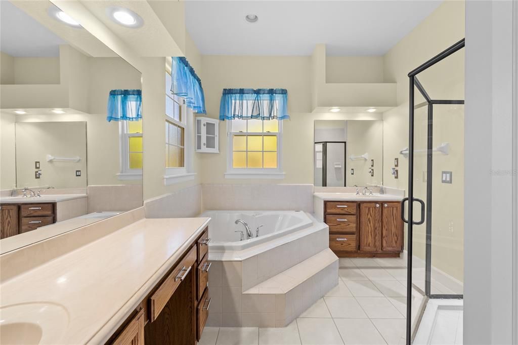 Active With Contract: $700,000 (4 beds, 3 baths, 2904 Square Feet)