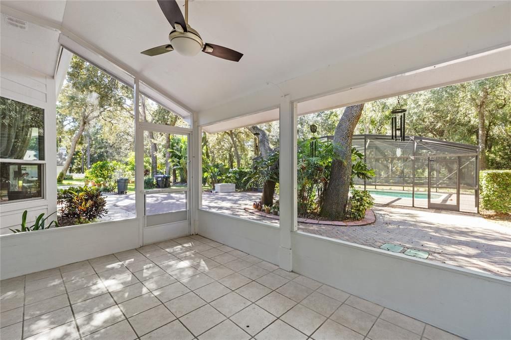 Active With Contract: $700,000 (4 beds, 3 baths, 2904 Square Feet)