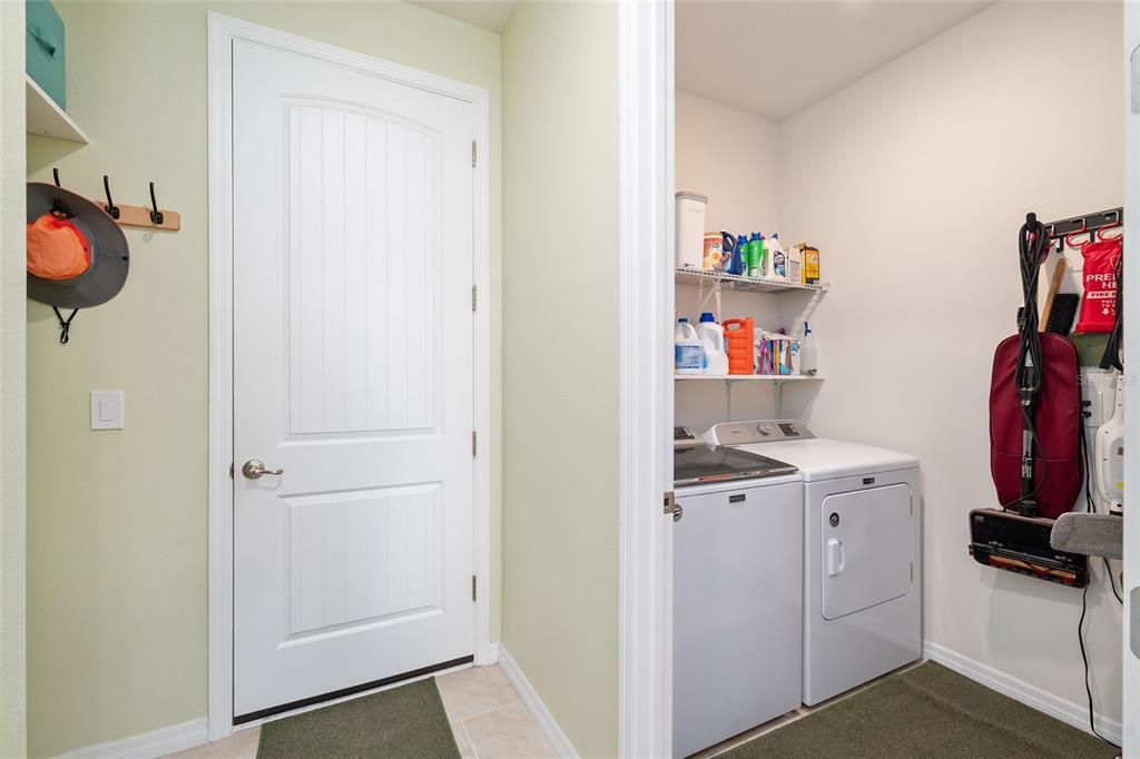 Active With Contract: $335,000 (2 beds, 2 baths, 1627 Square Feet)