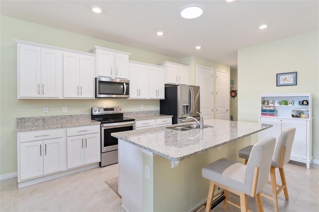 Active With Contract: $335,000 (2 beds, 2 baths, 1627 Square Feet)