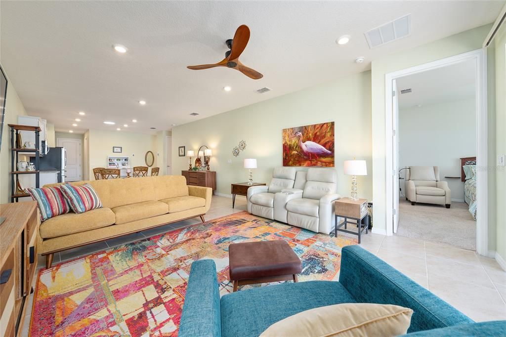 Active With Contract: $335,000 (2 beds, 2 baths, 1627 Square Feet)