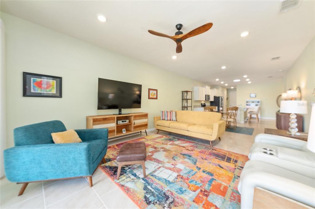 Active With Contract: $335,000 (2 beds, 2 baths, 1627 Square Feet)