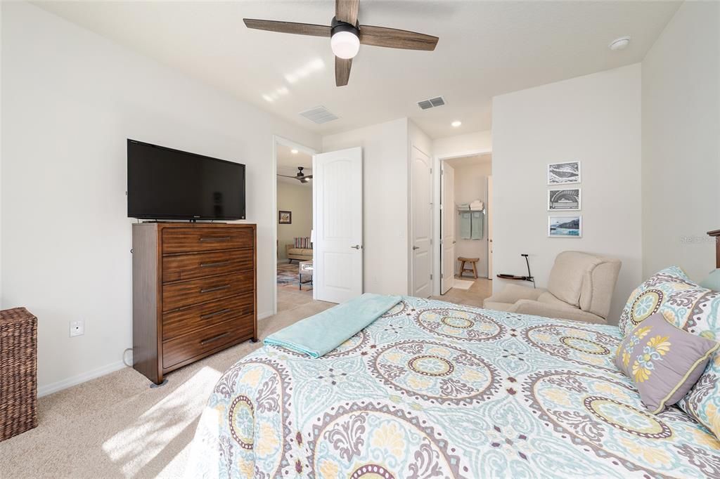 Active With Contract: $335,000 (2 beds, 2 baths, 1627 Square Feet)