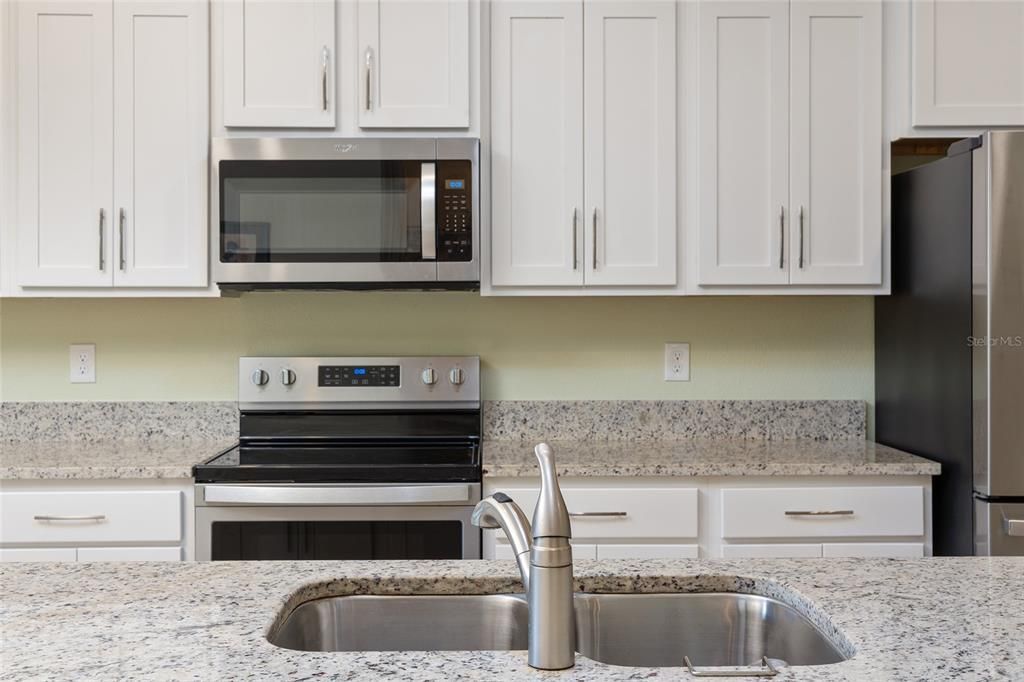 Active With Contract: $335,000 (2 beds, 2 baths, 1627 Square Feet)