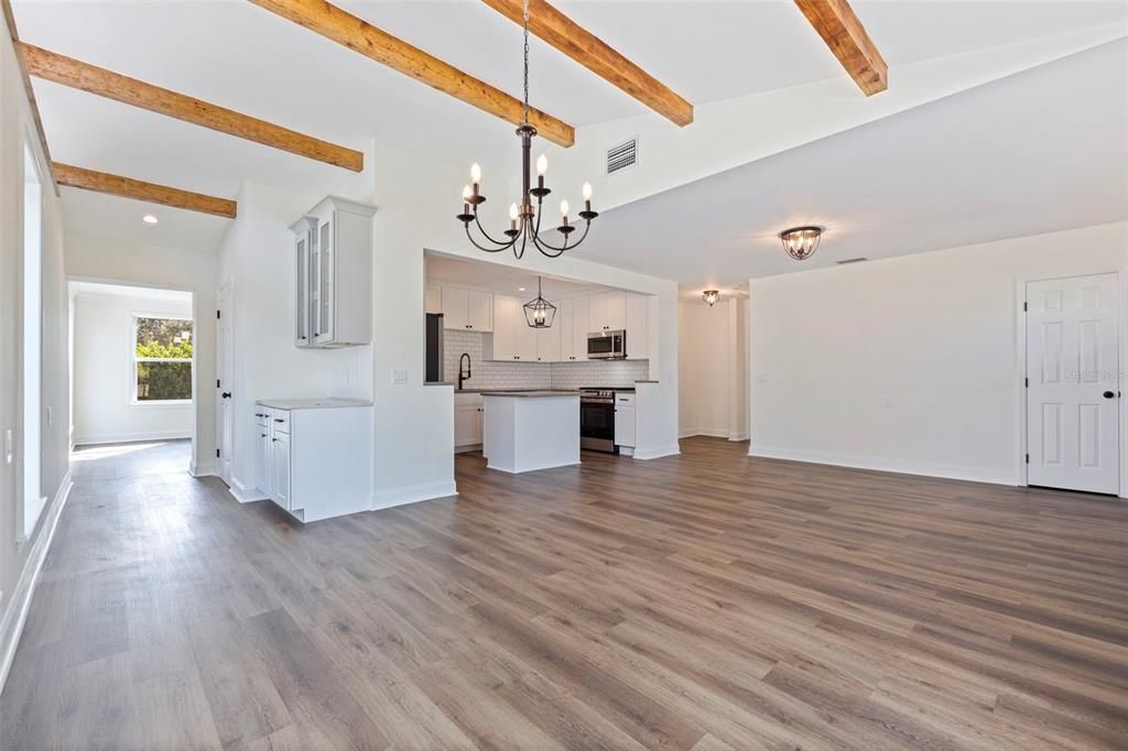 待售: $697,000 (4 贝兹, 3 浴室, 2320 平方英尺)