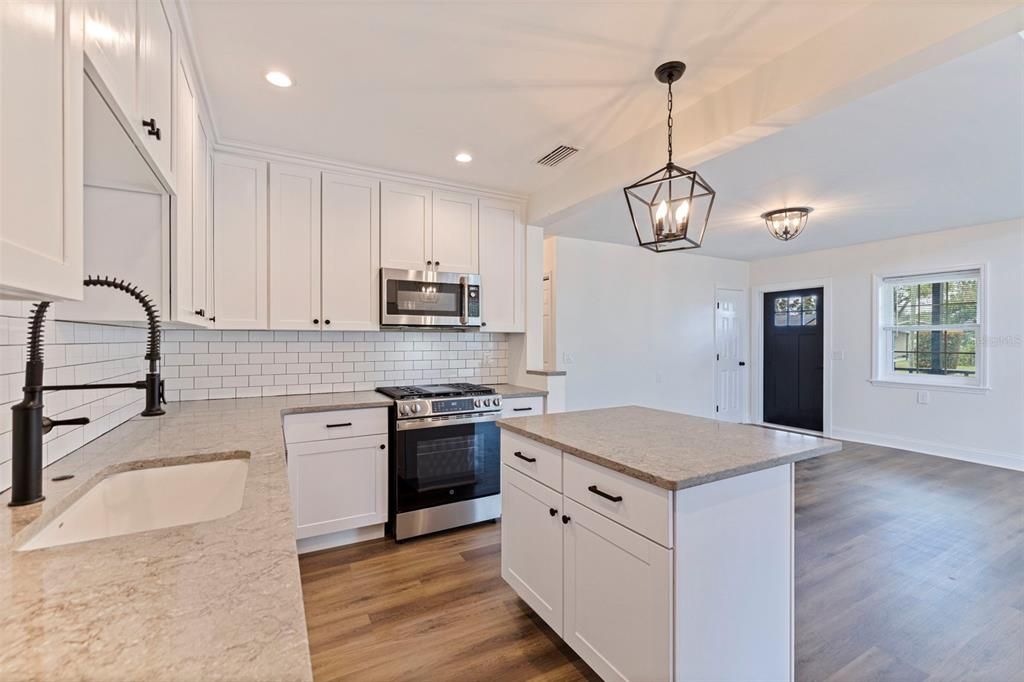 待售: $697,000 (4 贝兹, 3 浴室, 2320 平方英尺)