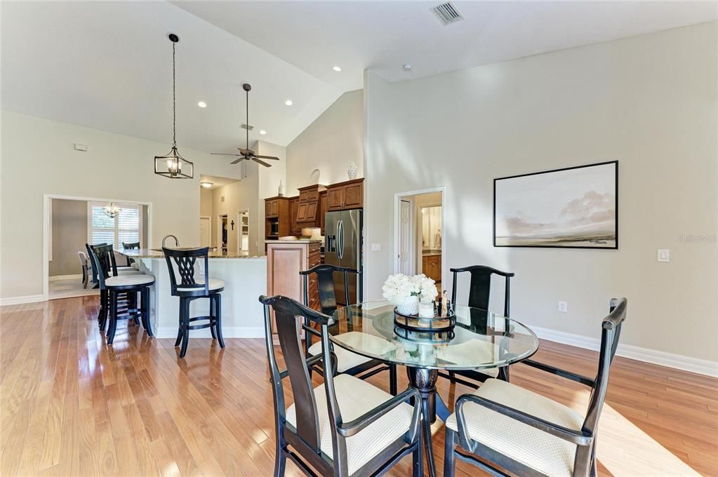 合同活跃: $825,000 (4 贝兹, 3 浴室, 3258 平方英尺)