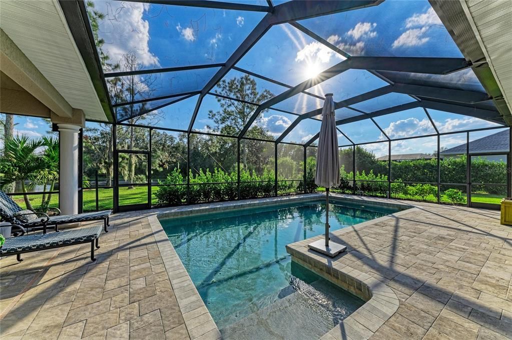 合同活跃: $825,000 (4 贝兹, 3 浴室, 3258 平方英尺)