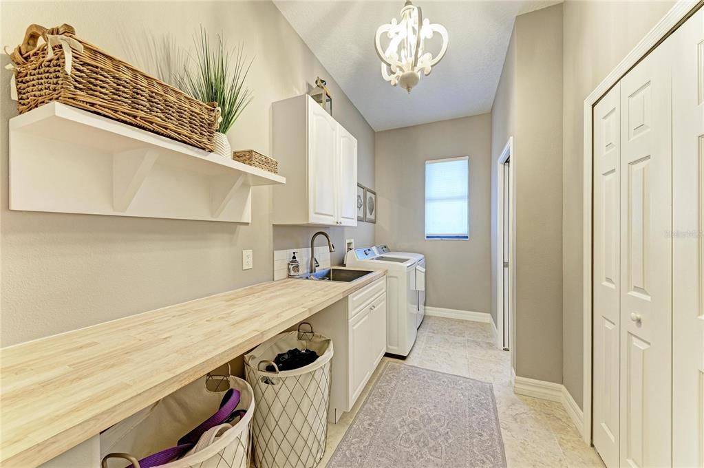 合同活跃: $825,000 (4 贝兹, 3 浴室, 3258 平方英尺)