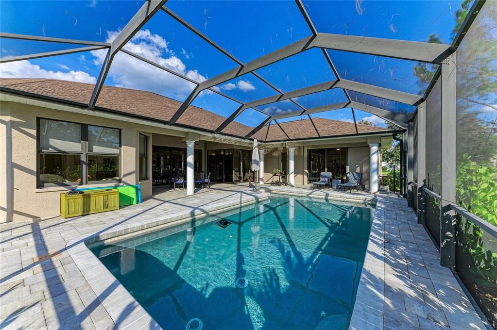 合同活跃: $825,000 (4 贝兹, 3 浴室, 3258 平方英尺)