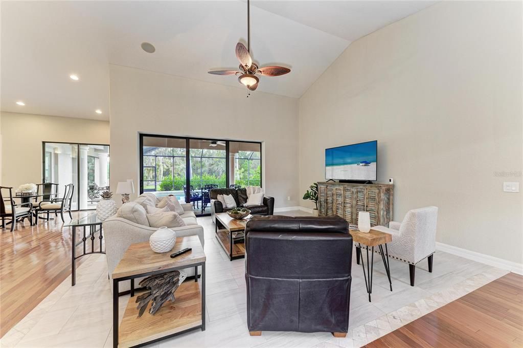 合同活跃: $825,000 (4 贝兹, 3 浴室, 3258 平方英尺)