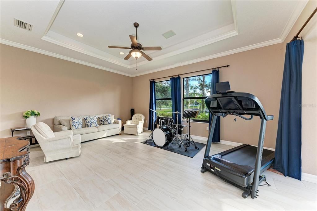 合同活跃: $825,000 (4 贝兹, 3 浴室, 3258 平方英尺)