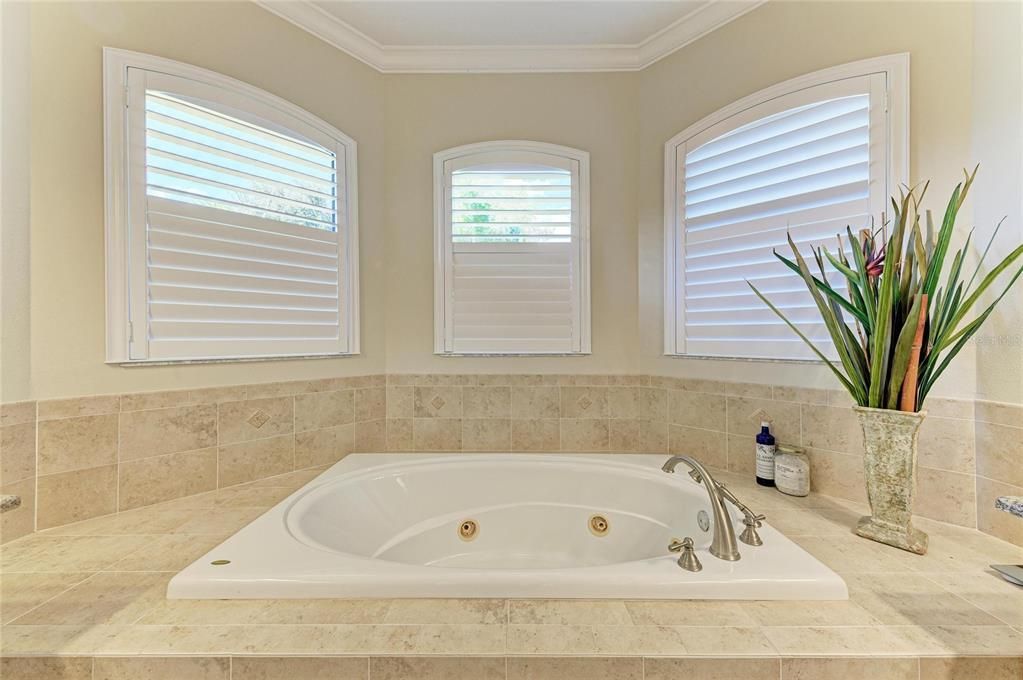 合同活跃: $825,000 (4 贝兹, 3 浴室, 3258 平方英尺)