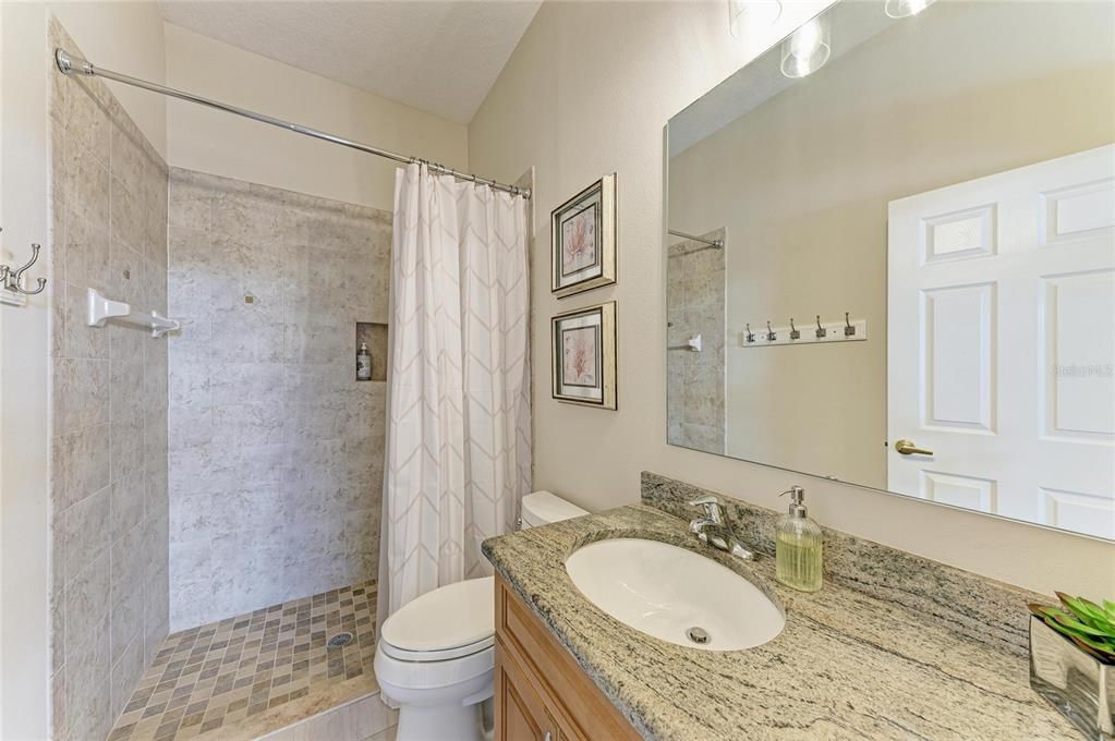 合同活跃: $825,000 (4 贝兹, 3 浴室, 3258 平方英尺)