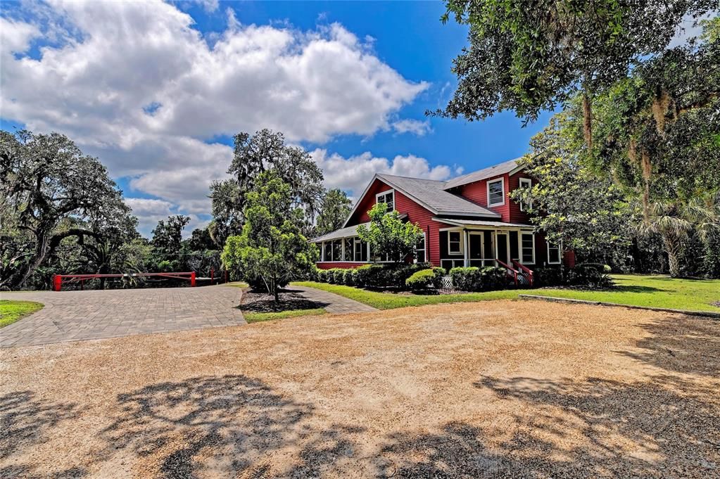 合同活跃: $825,000 (4 贝兹, 3 浴室, 3258 平方英尺)