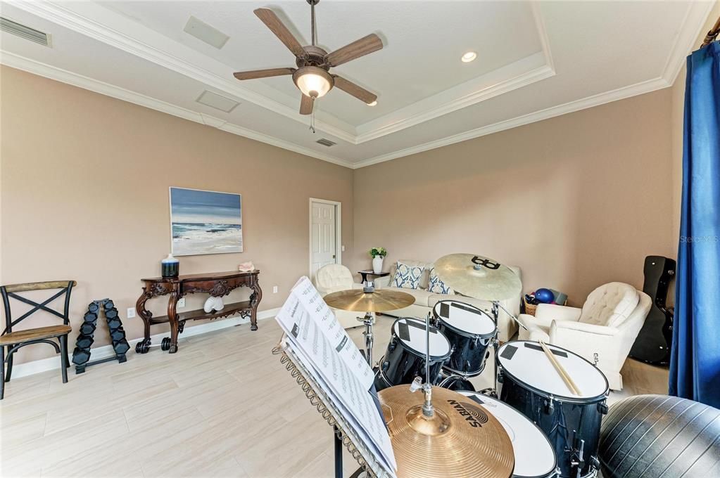 合同活跃: $825,000 (4 贝兹, 3 浴室, 3258 平方英尺)