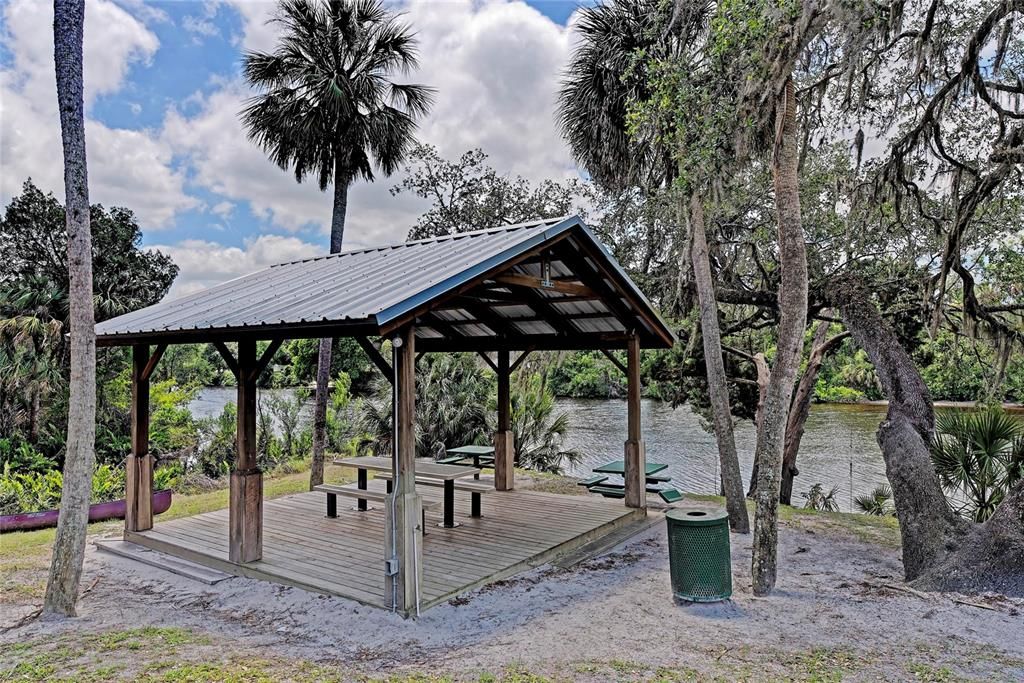 合同活跃: $825,000 (4 贝兹, 3 浴室, 3258 平方英尺)