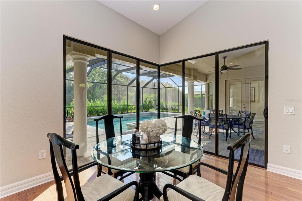 合同活跃: $825,000 (4 贝兹, 3 浴室, 3258 平方英尺)