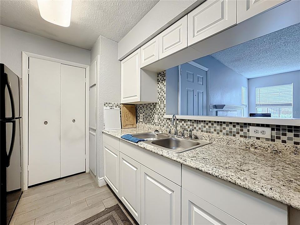 For Sale: $140,990 (1 beds, 1 baths, 660 Square Feet)