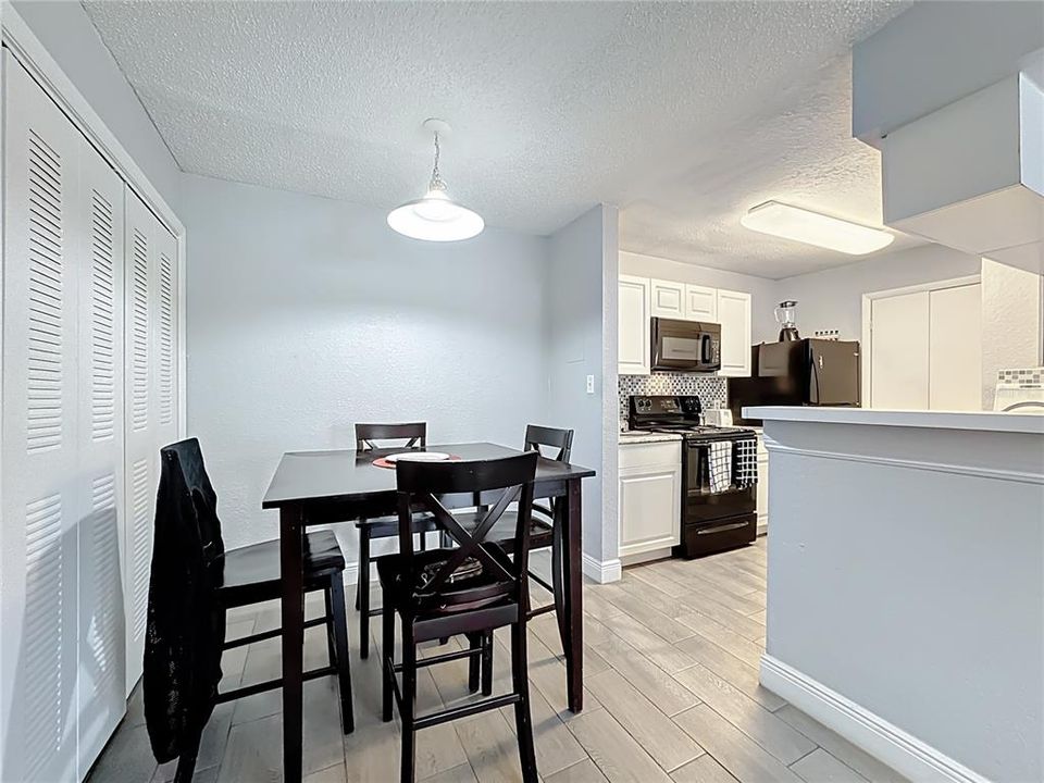 For Sale: $140,990 (1 beds, 1 baths, 660 Square Feet)