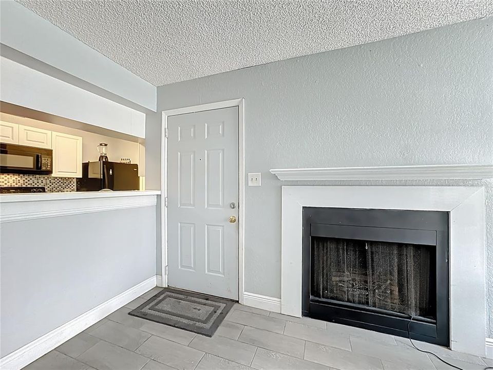 For Sale: $140,990 (1 beds, 1 baths, 660 Square Feet)