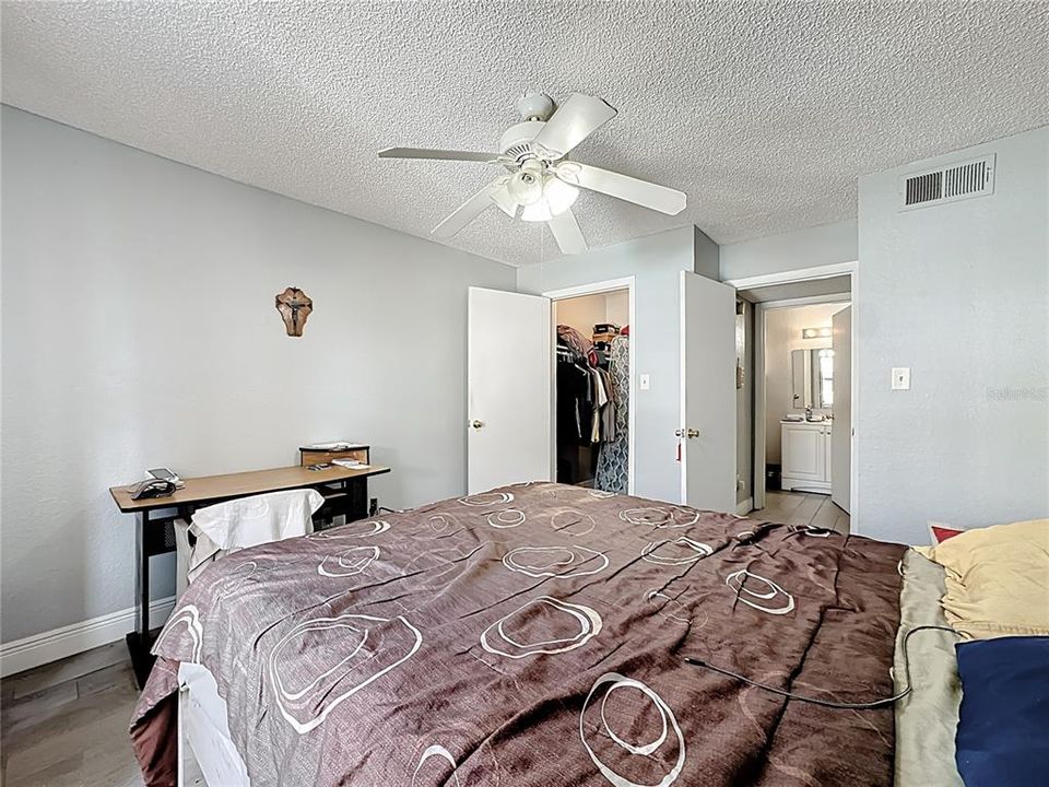 For Sale: $140,990 (1 beds, 1 baths, 660 Square Feet)