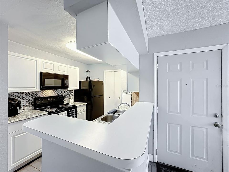 For Sale: $140,990 (1 beds, 1 baths, 660 Square Feet)