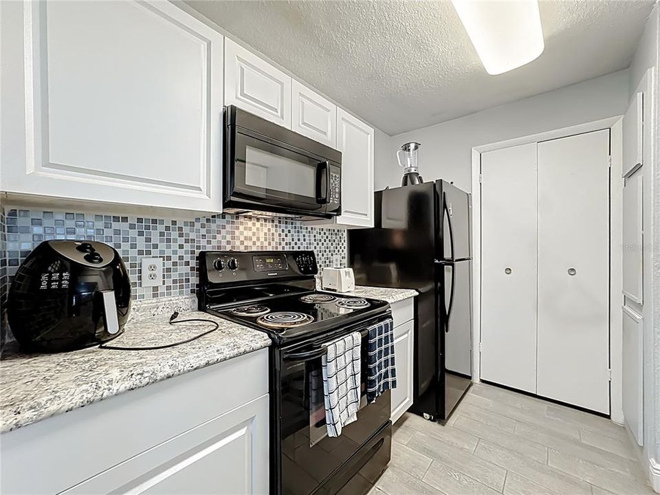 For Sale: $140,990 (1 beds, 1 baths, 660 Square Feet)