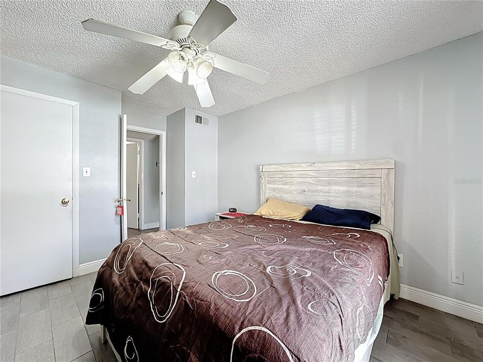 For Sale: $140,990 (1 beds, 1 baths, 660 Square Feet)