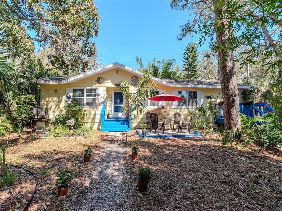 Active With Contract: $525,000 (3 beds, 2 baths, 1438 Square Feet)