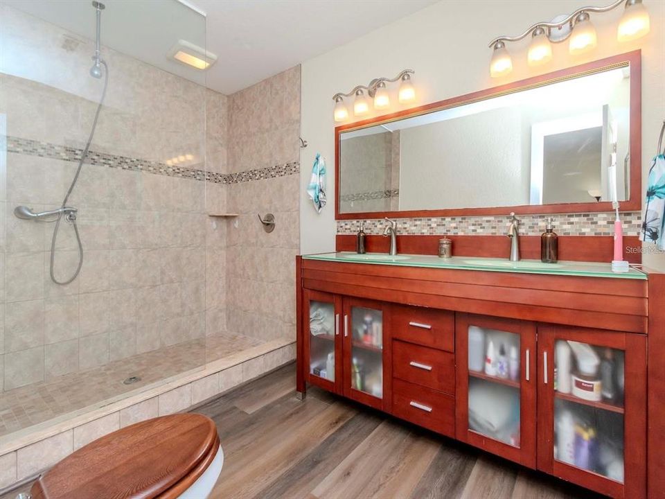 Active With Contract: $525,000 (3 beds, 2 baths, 1438 Square Feet)