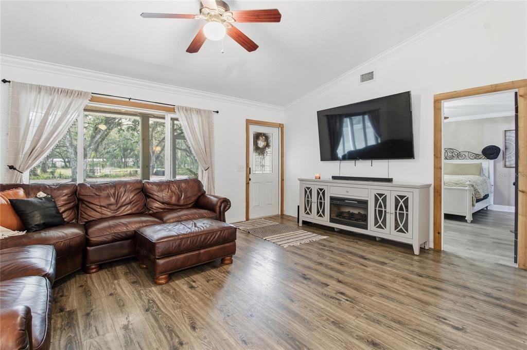 For Sale: $460,000 (4 beds, 2 baths, 1436 Square Feet)