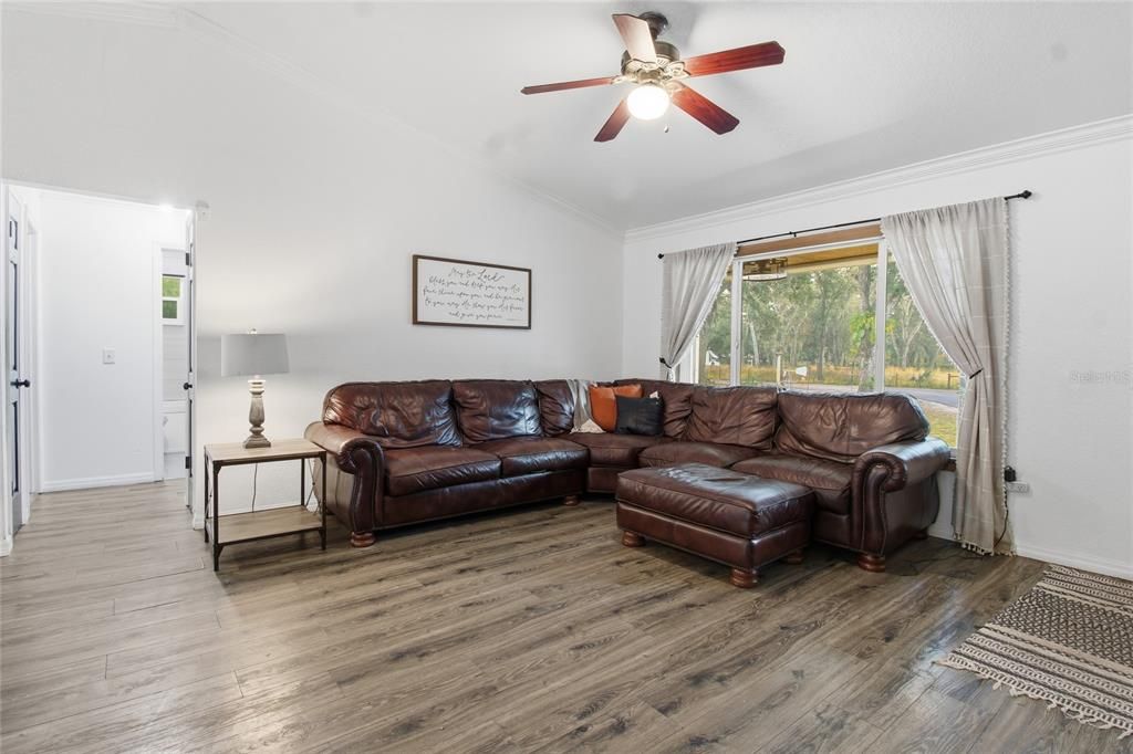 For Sale: $460,000 (4 beds, 2 baths, 1436 Square Feet)