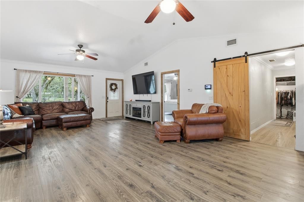 For Sale: $460,000 (4 beds, 2 baths, 1436 Square Feet)