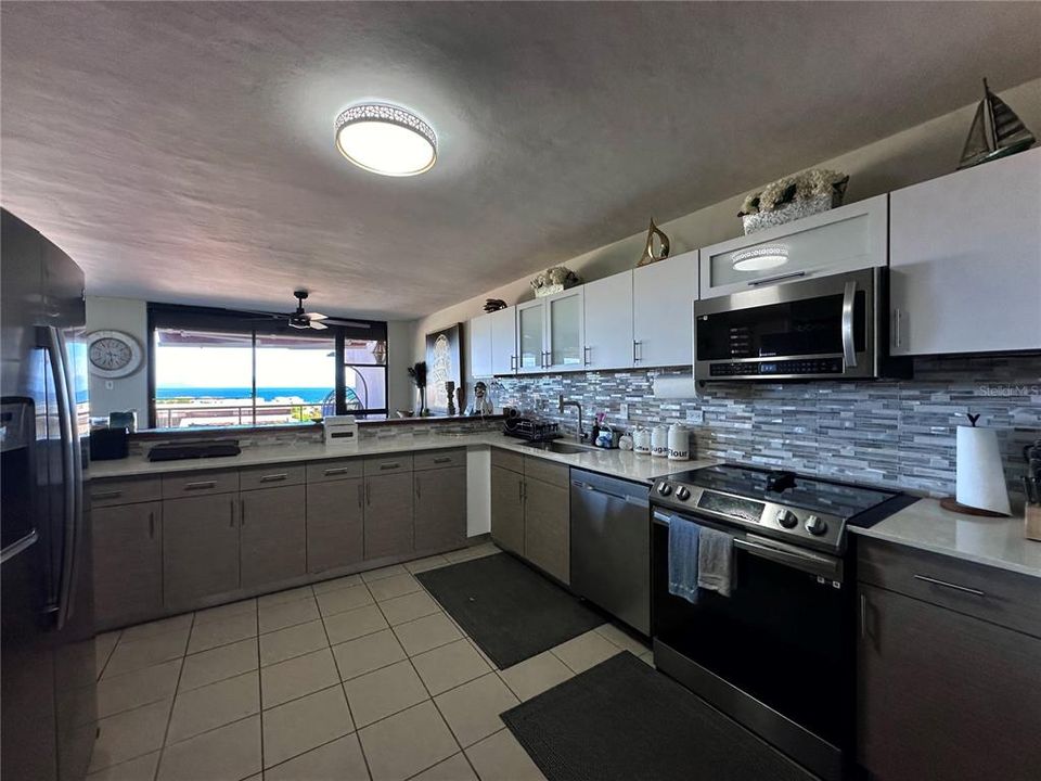 For Sale: $710,000 (4 beds, 2 baths, 2650 Square Feet)