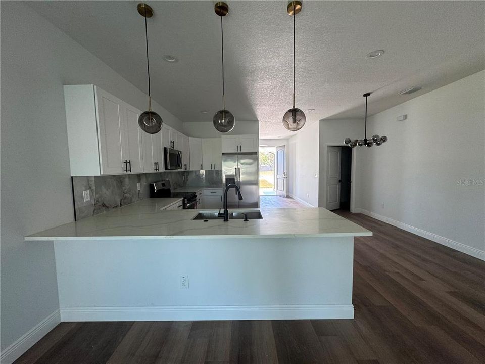 待售: $335,000 (3 贝兹, 2 浴室, 1584 平方英尺)