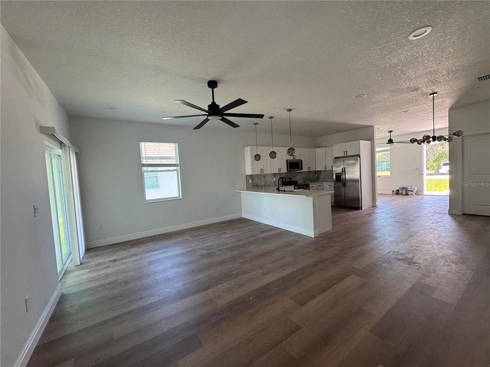 待售: $335,000 (3 贝兹, 2 浴室, 1584 平方英尺)