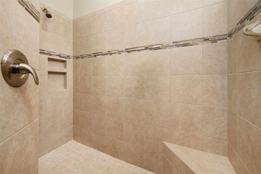 For Sale: $349,900 (3 beds, 2 baths, 1572 Square Feet)